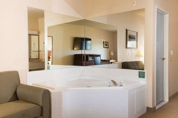 Red Lion Inn and Suites McMinnville